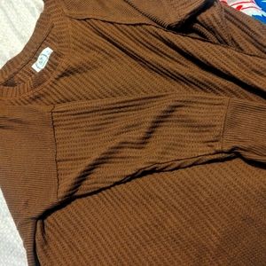 Size XL Maurices brand light weight long sleeve shirt.